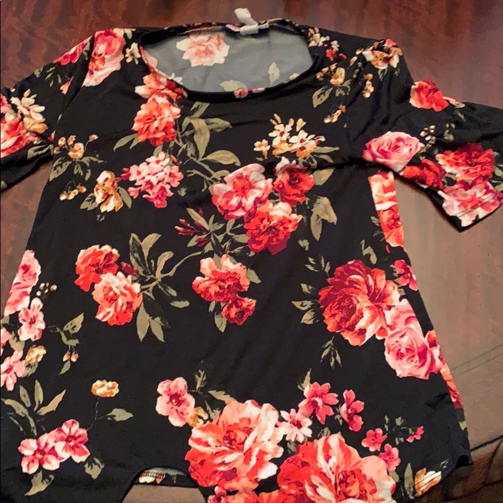 Flowerd silky top .